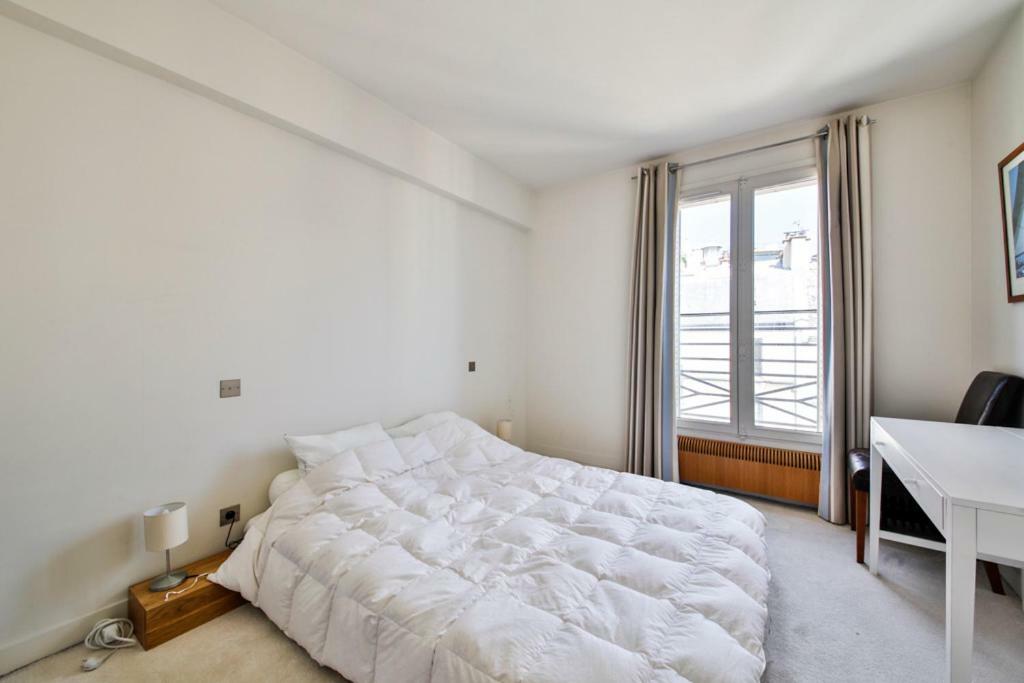 Eiffel Terraces Apartment
